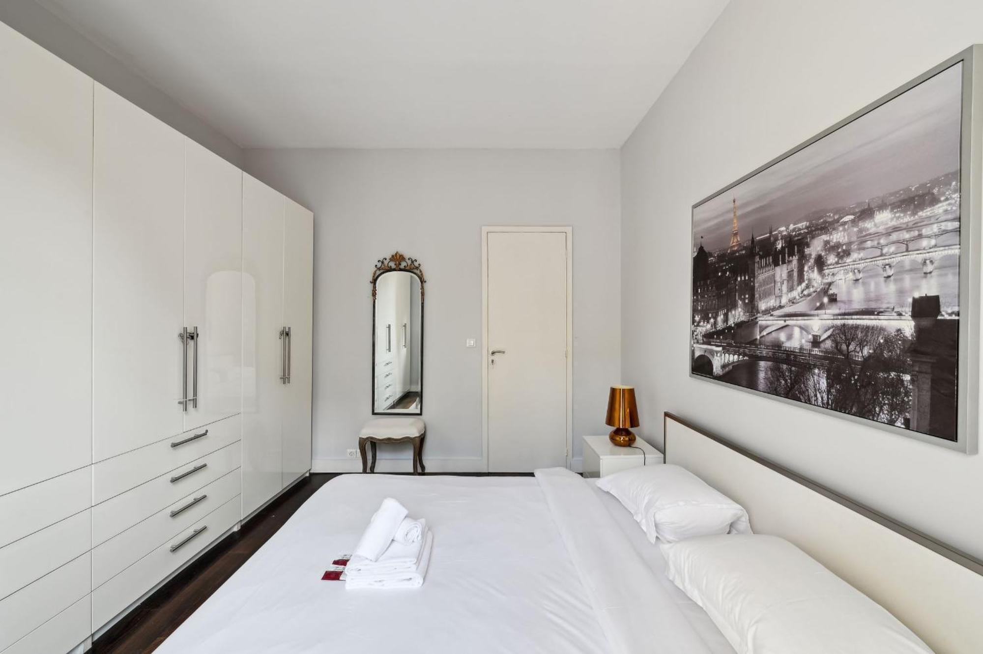 Champs-Elysees & Arc De Triomphe - Cityapartmentstay Paris Bagian luar foto